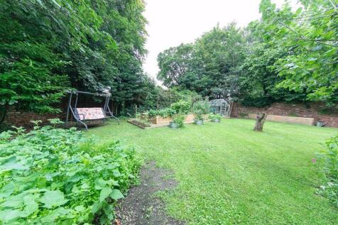 Mature private garden