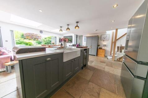 Open plan kitchen, living and dining ...