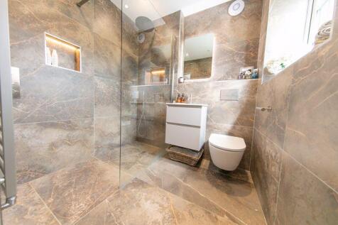 Bedroom 1 en-suite