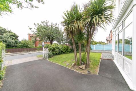 Front garden and driveway