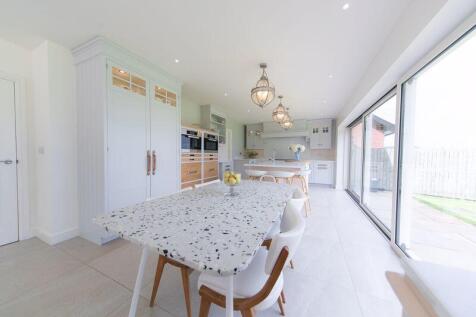 Open plan dining area and kitchen