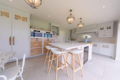 Bespoke fitted kitchen 