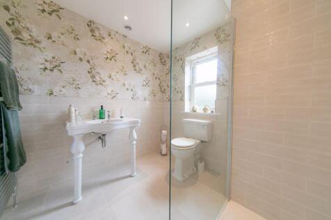 Bedroom 1 en-suite