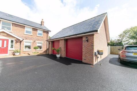 Double garage with office &amp; bedroom