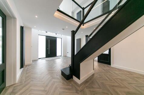 Hallway &amp; gallery landing