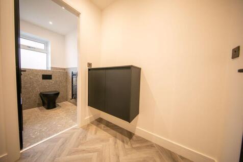 Cloakroom &amp; washroom