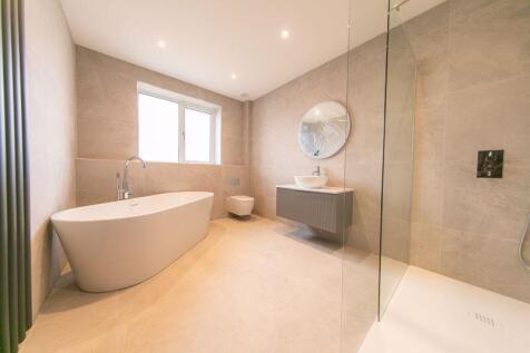 Family bathroom 