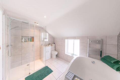 Bedroom 1 en-suite
