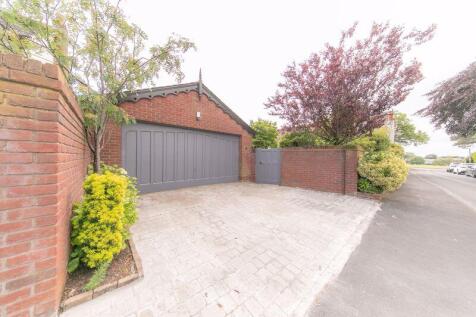 Double garage &amp; off road parking