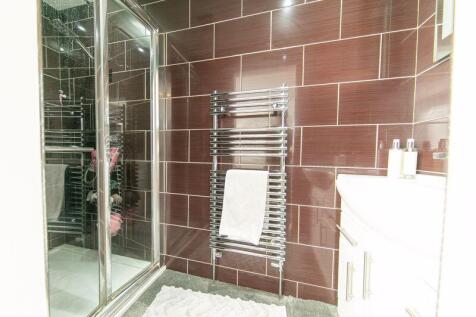 Bedroom 1 en-suite 