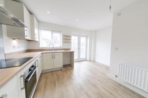 Kitchen &amp; dining space