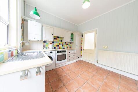 Kitchen &amp; dining room