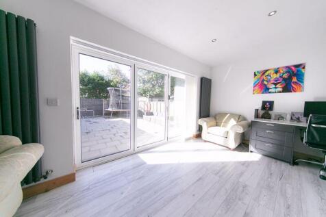 Bi-fold door to garden