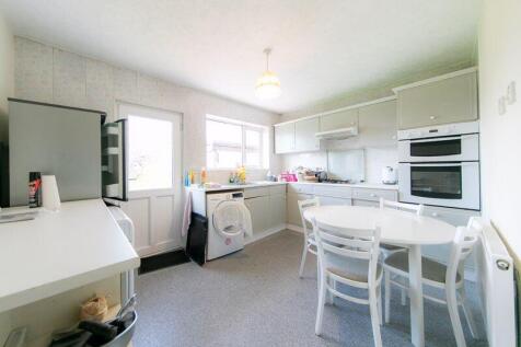 Kitchen &amp; dining room