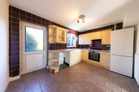 Kitchen &amp; dining space