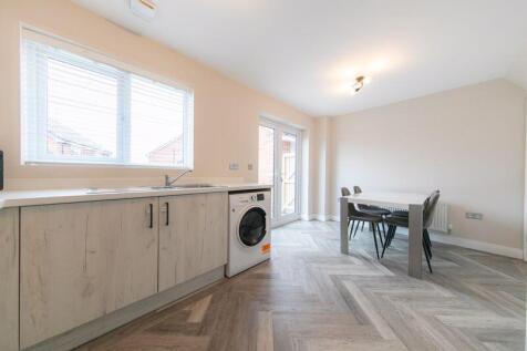 Kitchen &amp; dining room