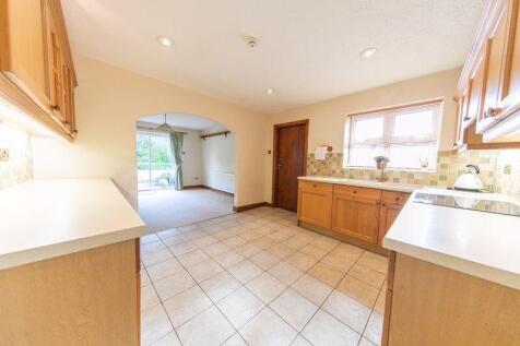 Kitchen &amp; dining room