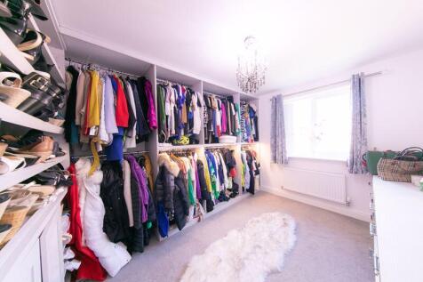 Walk in wardrobe/Dressing room