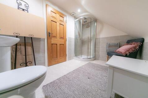 Bedroom 6 en-suite