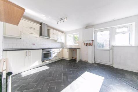 Kitchen &amp; dining room