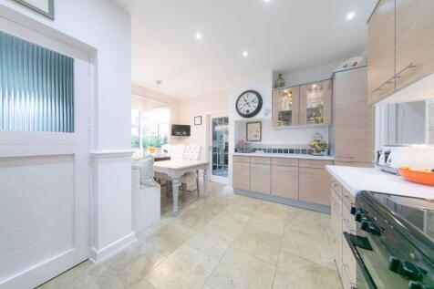 Kitchen &amp; dining room