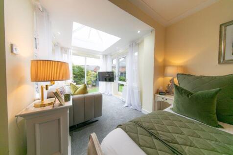 Bedroom 1 &amp; sun lounge