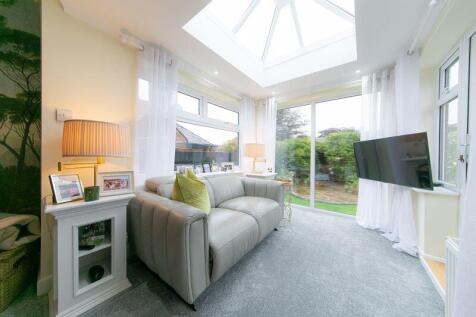 Bedroom 1 sun lounge