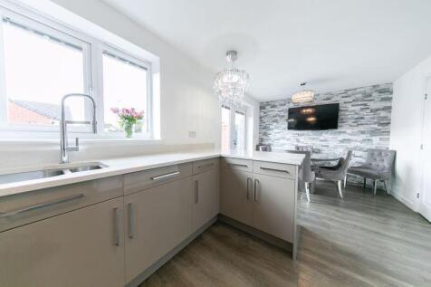 Kitchen &amp; dining room