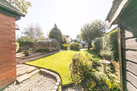 Immaculately presented private garden