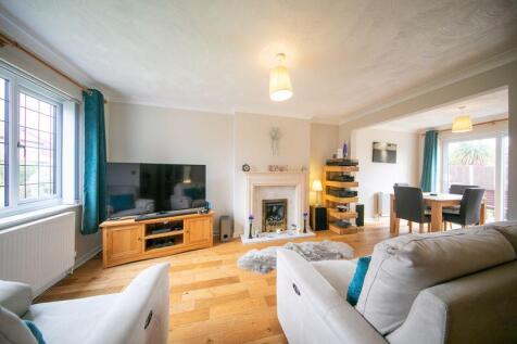 Lounge &amp; dining room