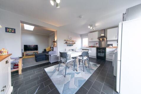 Open plan kitchen, living and dining ...