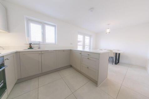 Kitchen &amp; dining room