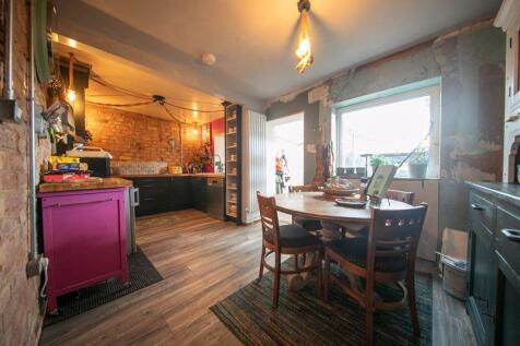 Kitchen &amp; dining room