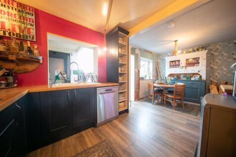 Kitchen &amp; dining room