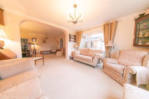 Rear lounge &amp; lounge