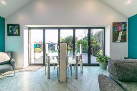 Bi-fold door to garden