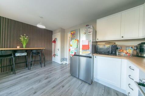 Kitchen & dining room