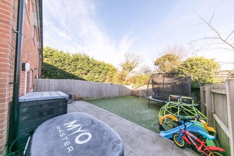 Private low maintenance garden