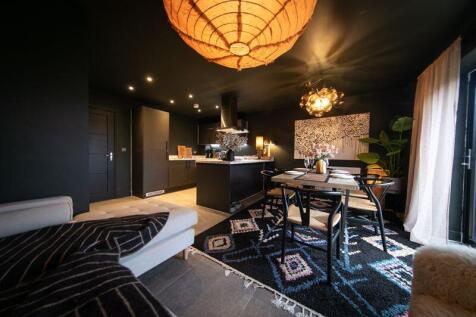 Open plan kitchen, living and dining ...