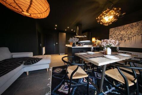 Open plan kitchen, living and dining ...