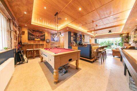 Bar/Games room 