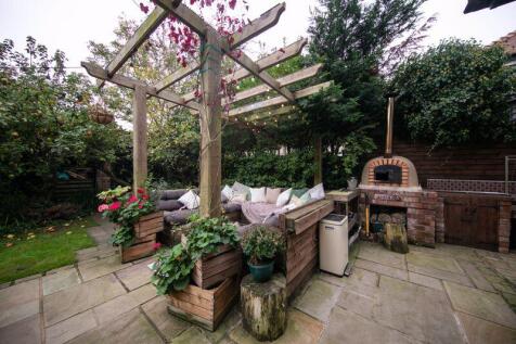Pergola and outdoor kitchen