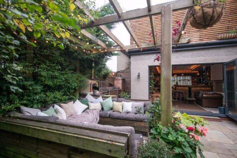 Beautifully landscaped private garden