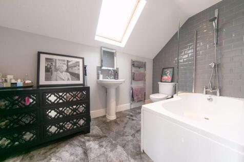 Bedroom 2 en-suite