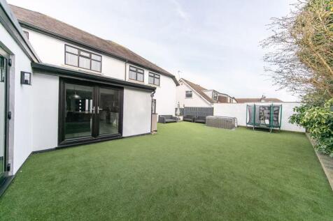 Low maintenance private garden