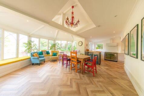 Open plan kitchen, living and dining ...