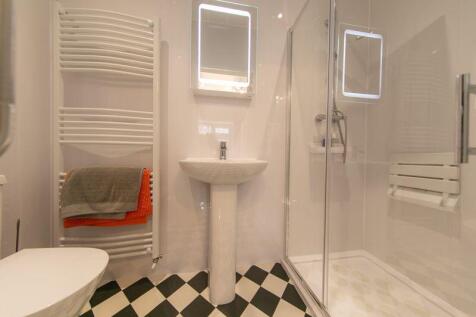 Bedroom 1 en-suite