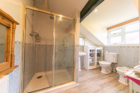 Bedroom 2 en-suite