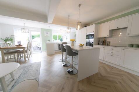 Open plan kitchen, living and dining ...