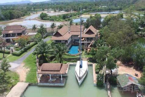 Waterfront villa